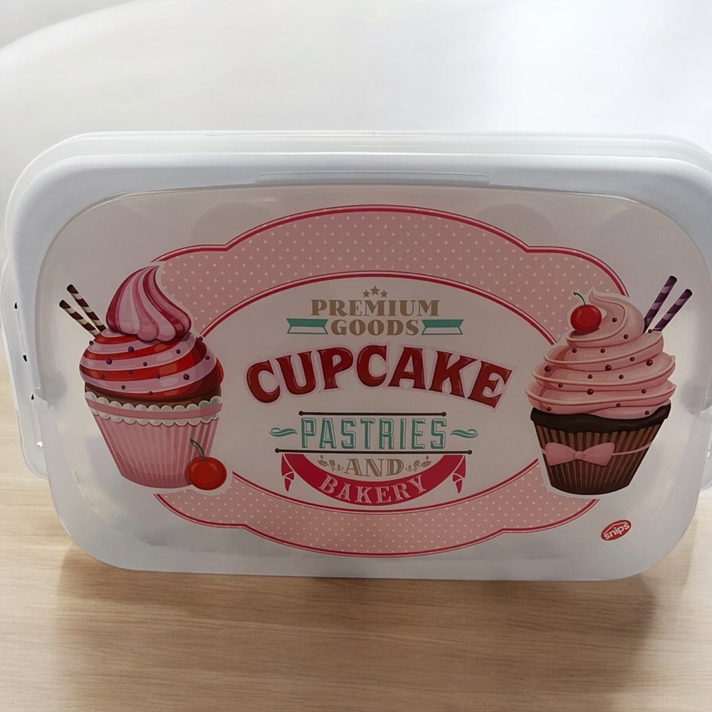 NWT Snips 2 Tier Cupcake Carrier Caddy Holds 28 Cupcakes w/handle.